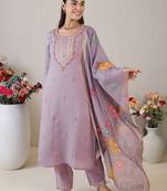 Floral Embroidered Round Neck Thread Work Straight Kurta & Trousers & Dupatta