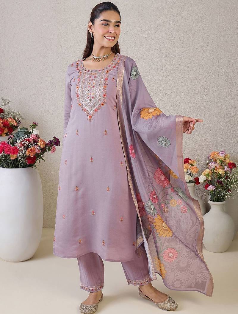 Floral Embroidered Round Neck Thread Work Straight Kurta & Trousers & Dupatta