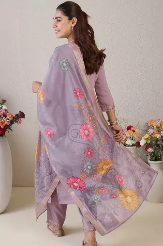Floral Embroidered Round Neck Thread Work Straight Kurta & Trousers & Dupatta