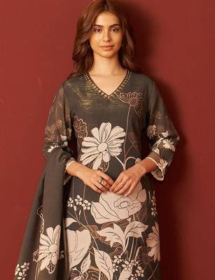 Floral Printed Beads and Stones Kurta With Trousers & \Dupatta 2