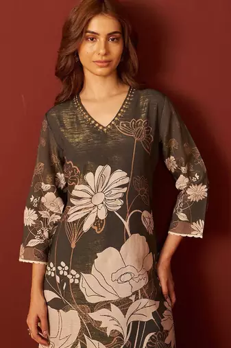 Floral Printed Beads and Stones Kurta With Trousers & \Dupatta