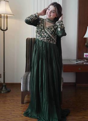 Dark green vichitra silk embroidered gown set 3