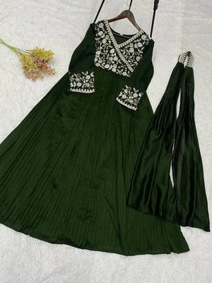 Dark green vichitra silk embroidered gown set 5