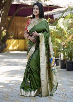 Dark green paithani silk blend saree with floral & peacock motifs 4