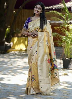 Cream paithani silk blend saree with floral & peacock motifs 1