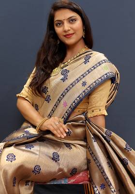 Beige gold silk blend saree with navy blue floral zari weaving & rich brocade pallu 3