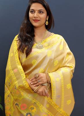 Beige gold silk blend saree with yellow floral zari weaving & rich brocade pallu 4