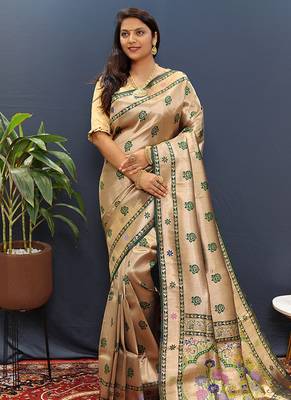 Gold silk blend saree with dark green floral zari weaving & rich brocade pallu 2