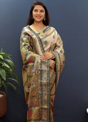 Gold silk blend saree with dark green floral zari weaving & rich brocade pallu 3