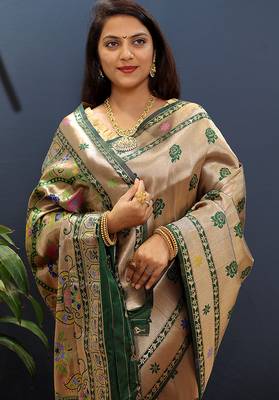Gold silk blend saree with dark green floral zari weaving & rich brocade pallu 4