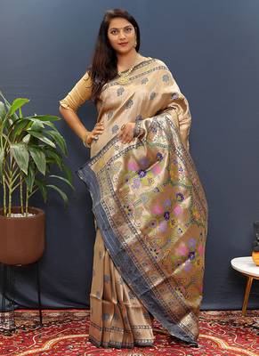 Gold silk blend saree with grey floral zari weaving & rich brocade pallu 2