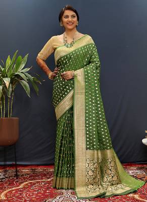 Dark green banarasi silk blend saree with zari buti & rich woven border 1