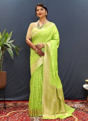 Parrot green banarasi silk blend saree with zari buti & rich woven border 2