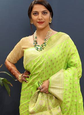 Parrot green banarasi silk blend saree with zari buti & rich woven border 4