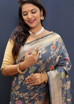 Grey banarasi silk blend saree with all-over gold zari floral jaal 4