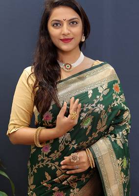 Dark green banarasi silk blend saree with all-over gold zari floral jaal 4