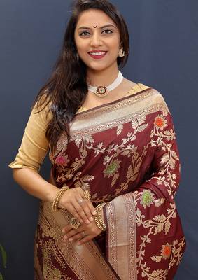 Maroon banarasi silk blend saree with all-over gold zari floral jaal 4