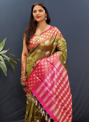 Olive green banarasi silk blend saree with contrast geometric border 3