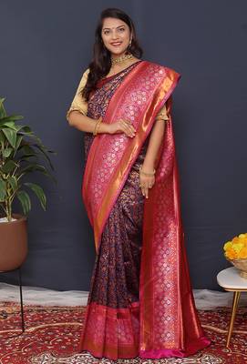 Navy blue banarasi silk blend saree with pink zari border & woven pallu 2