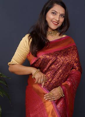 Wine banarasi silk blend saree with rani pink zari border & woven pallu 3