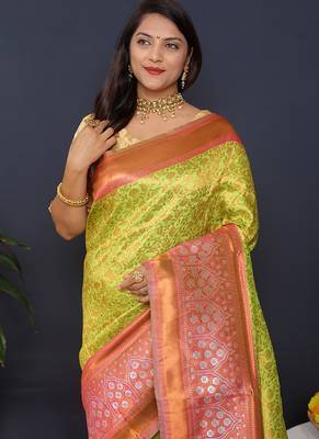 Parrort green banarasi silk blend saree with peach pink zari border & woven pallu 3