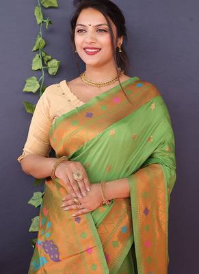 Leaf green banarasi silk blend saree with copper zari butti & geometric woven border 3