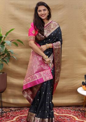 Black banarasi silk blend saree with contrast border & rich zari weaving 2