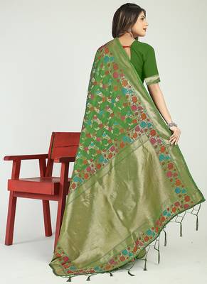 Green banarasi silk blend saree with multicolor floral zari weaving 2