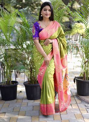 Light green paithani silk blend saree with contrast border & zari floral weaving 1
