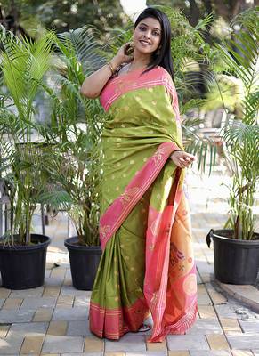 Light green paithani silk blend saree with contrast border & zari floral weaving 3