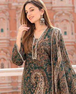 Green cotton paisley style floral printed short kurta set with dupatta 4
