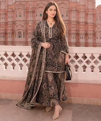 Black cotton paisley style floral printed short kurta set with dupatta 2