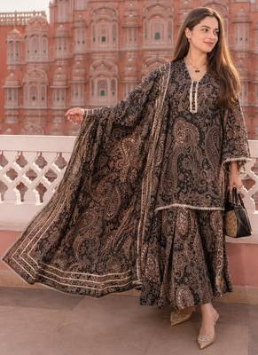 Black cotton paisley style floral printed short kurta set with dupatta 3