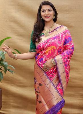 Magenta pink patola silk blend saree with bird motif paithani pallu and zari border 3