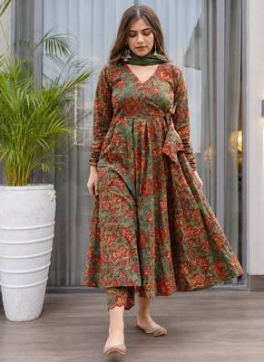 Green cotton floral printed anarkali kurta set with dupatta 3