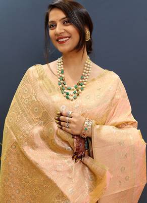 Gajri pink silk blend banarasi saree with all-over gold zari jaal work 4