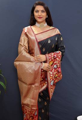 Black banarasi silk blend saree with multicolor paithani floral border & pallu 3