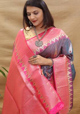 Grey banarasi silk blend saree with rani pink zari woven border 3