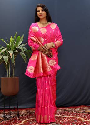 Rani pink banarasi silk blend saree with zari buta & rich pallu 2