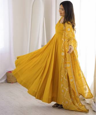 Women Roman Silk Chanderi Solid Anarkali Kurta Set with Dupatta 2