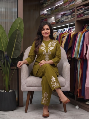 Women   s deep green embroidered ethnic co-ord set 2