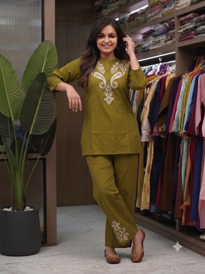 Women   s deep green embroidered ethnic co-ord set 3