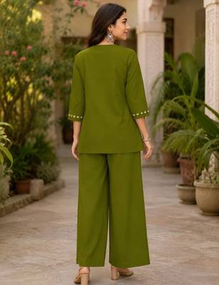 Green embroidered short kurti with pants co-ord set for women 3