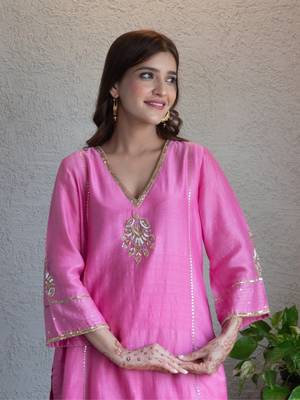 Pink embroidered chanderi kurta set with pants and dupatta – set of 3 2