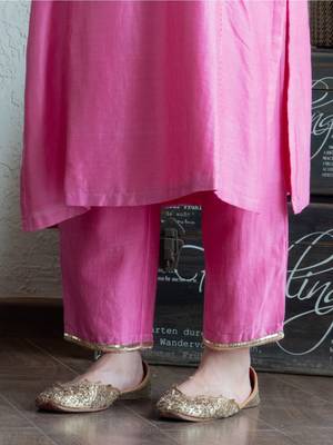 Pink embroidered chanderi kurta set with pants and dupatta – set of 3 4