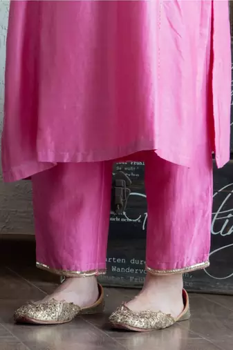 Pink embroidered chanderi kurta set with pants and dupatta – set of 3