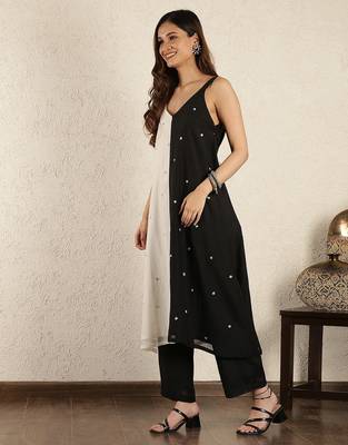 Black & white colorblock  chanderi suit set with dupatta 3