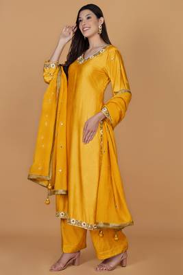 Mustard self katan kurta pant set with cutdana pearl mirror embroiderey and dupatta 4