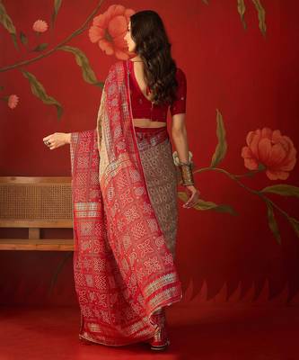 Beige georgette bandhni printed saree with unstitched blouse piece. 3