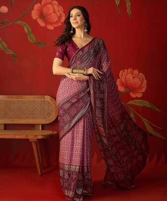 Onion georgette bandhni printed saree with unstitched blouse piece. 2